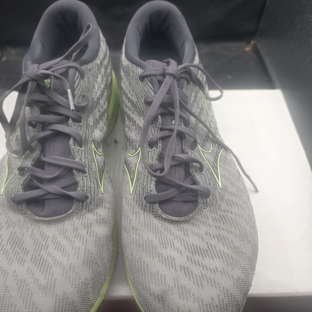 Mizuno Gray and Green Athletic Shoes‎